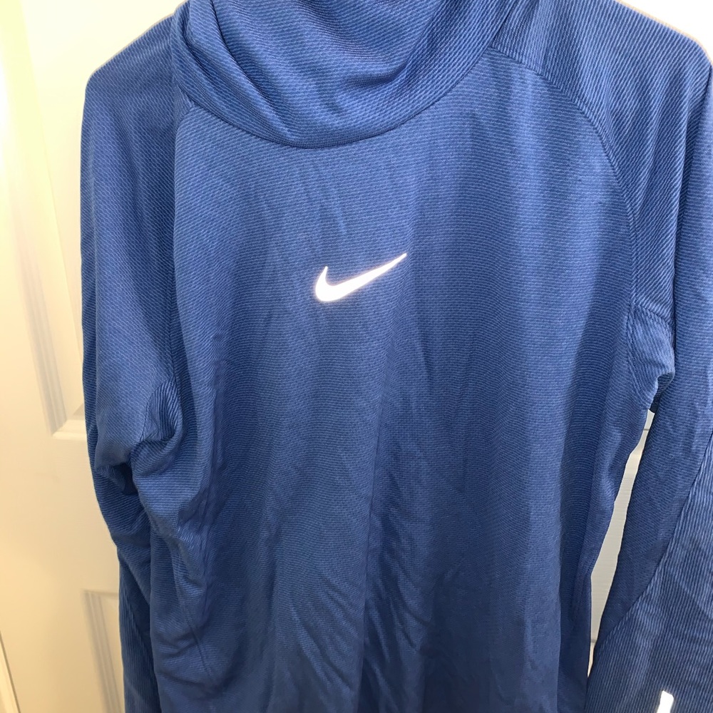 Men’s Nike Long Sleeve with Neck Gaitor